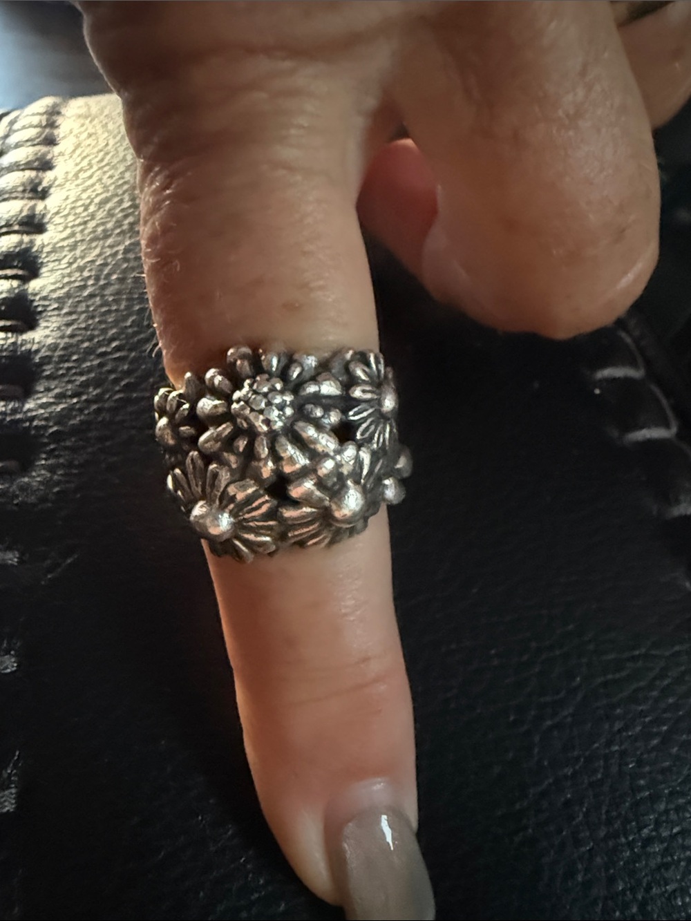 James Avery Retired 925 Silver Floral Cluster Ring size 8-9 - Picture 4 of 5